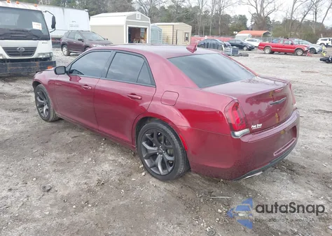 2020 Chrysler 300 Touring z USA, uszkodzony, nr VIN 2C3CCAAGXLH209353